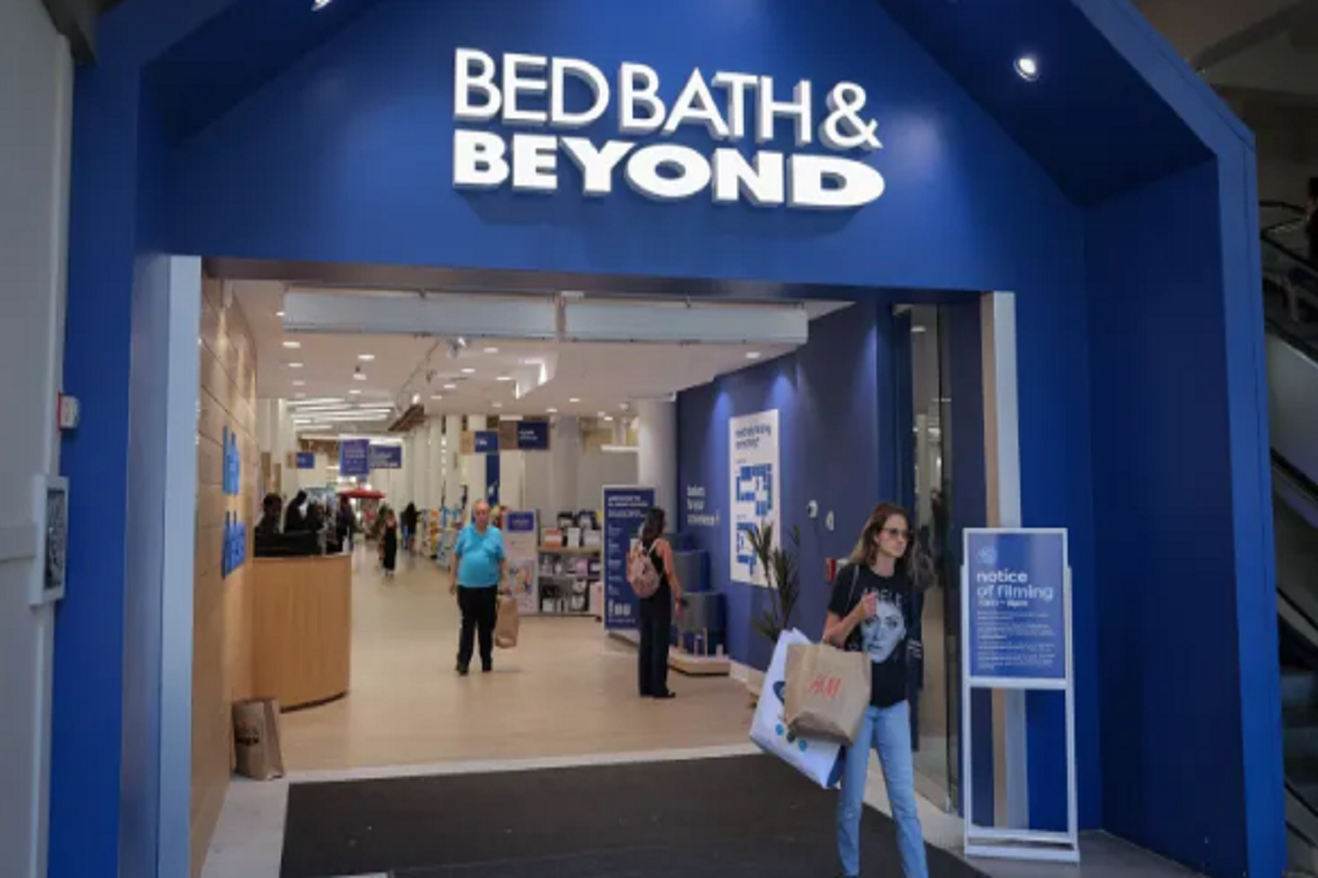 Bed Bath & Beyond’s stock falls as retailer plans to issue shares to pay off some debt
